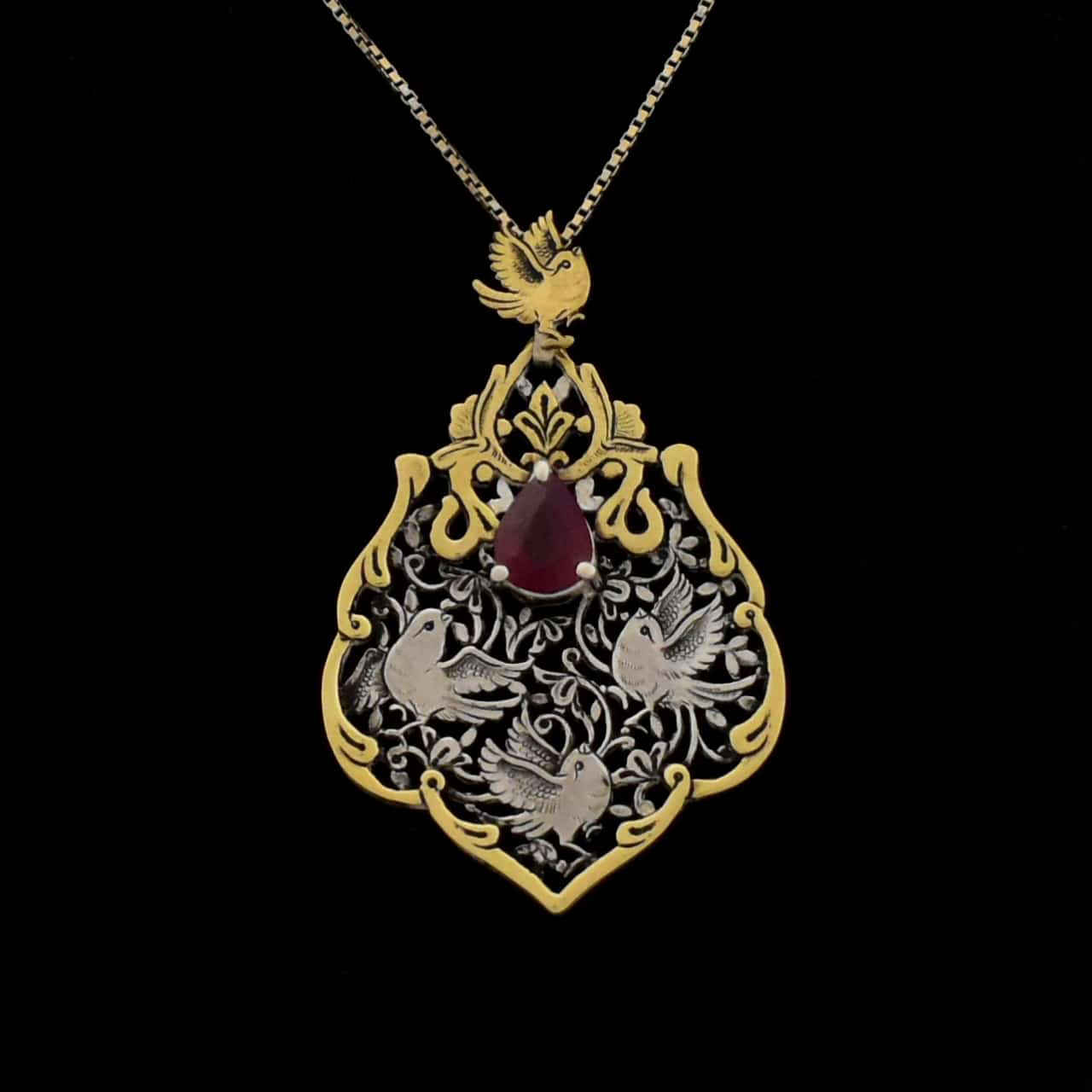 Main image of 波斯雕刻银与黄铜吊坠 – 红宝石宝石