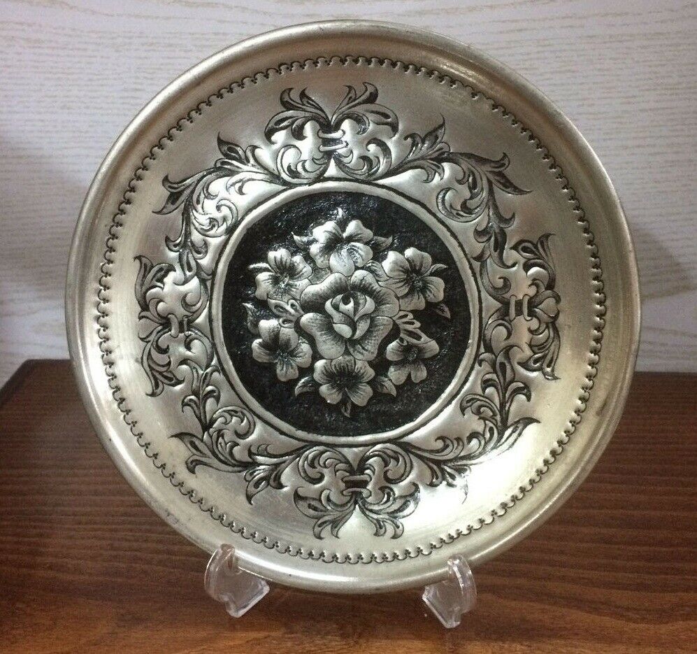 波斯装饰性铜雕刻盘 – 花卉