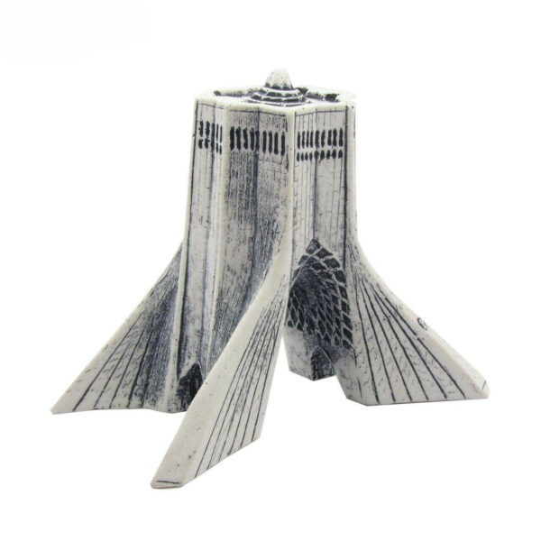 自由塔雕像 / 沙希亚德塔复制品