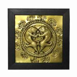 带框波斯雕刻黄铜艺术品 – 古代狮子