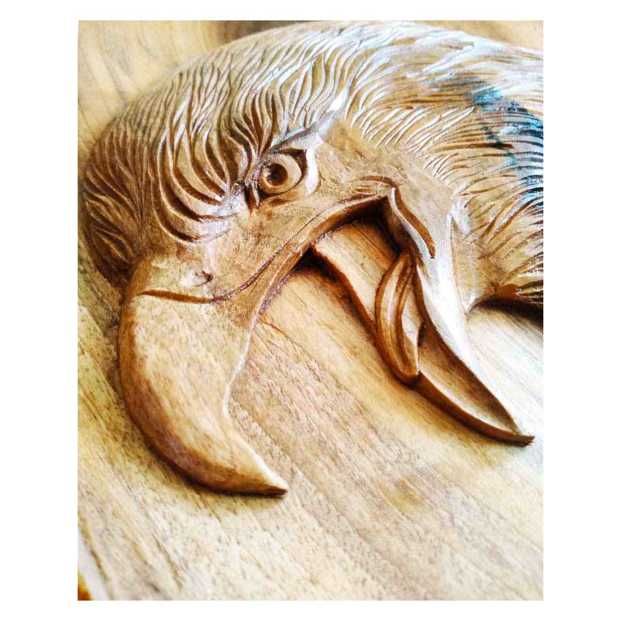 带框木雕艺术品 – 动物主题老鹰