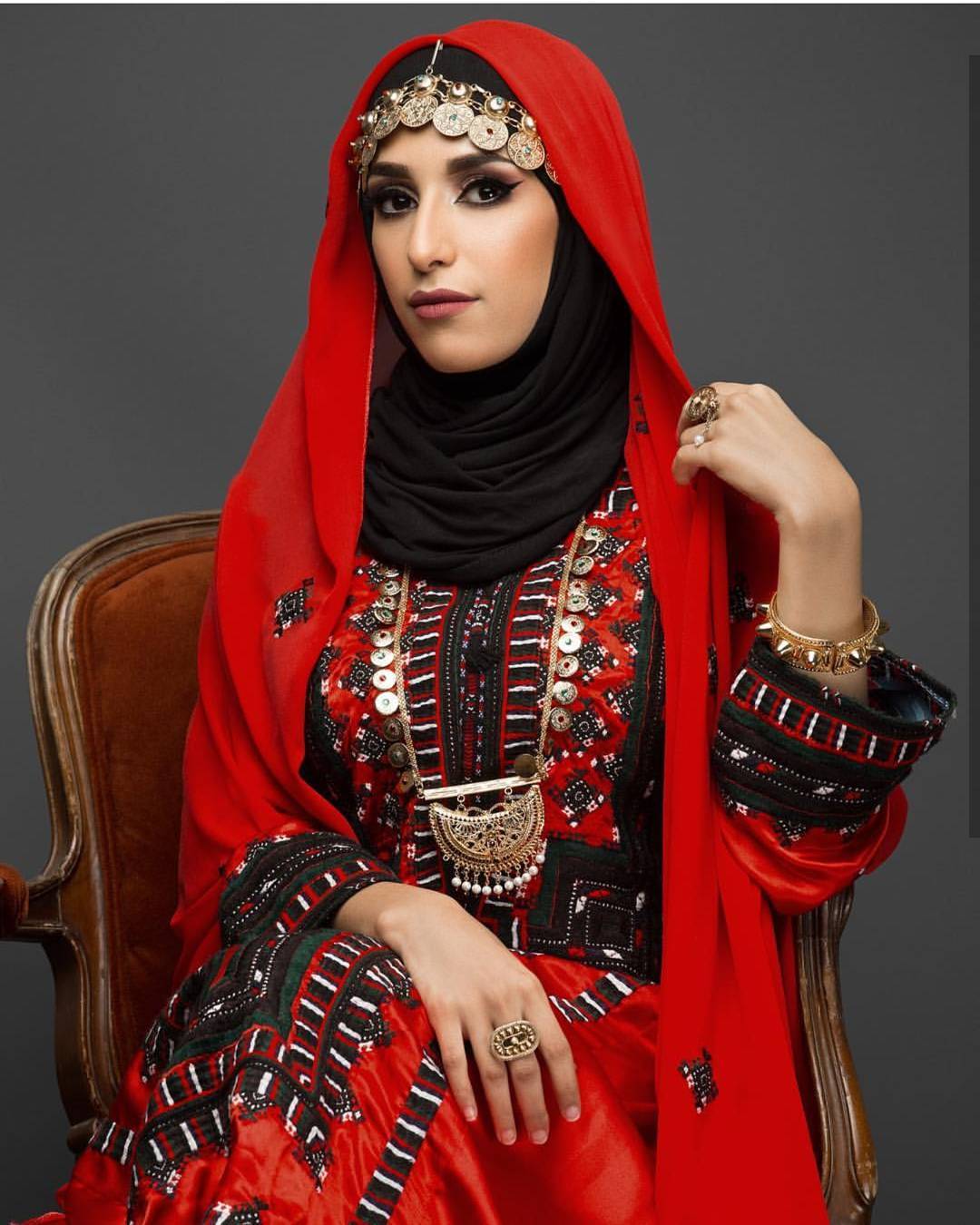 手工巴洛奇刺绣服装面板 – A20