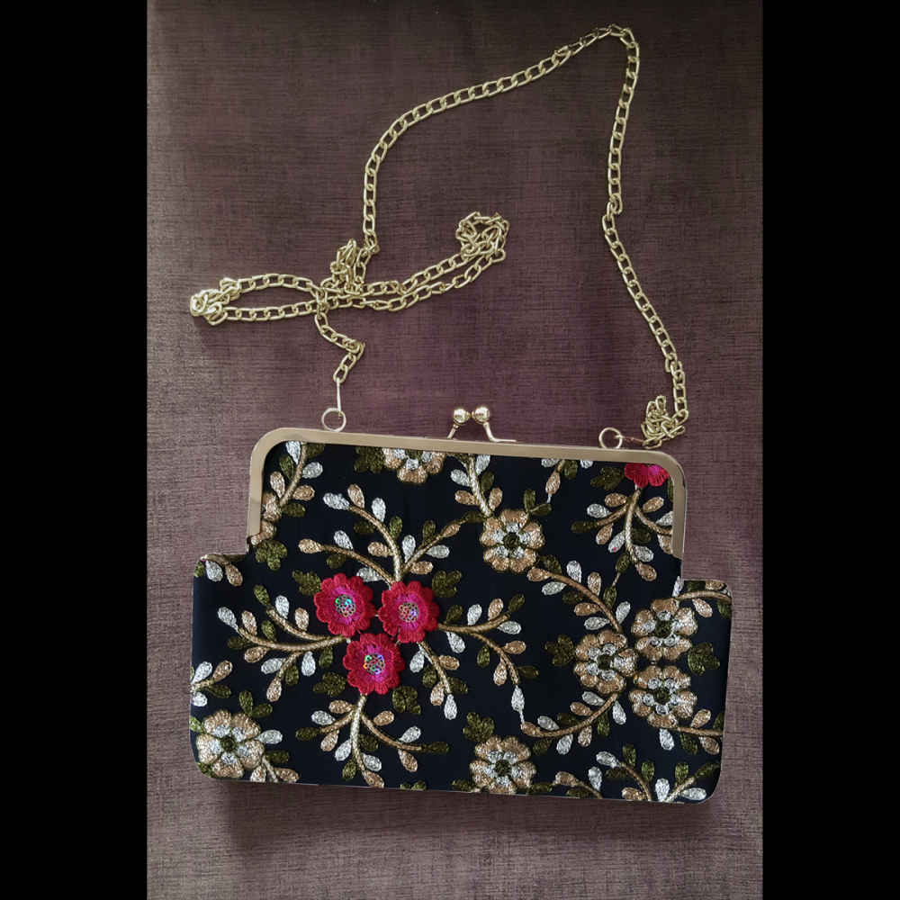 Main image of 刺绣手拿包 – 花卉图案 Tabasom 款