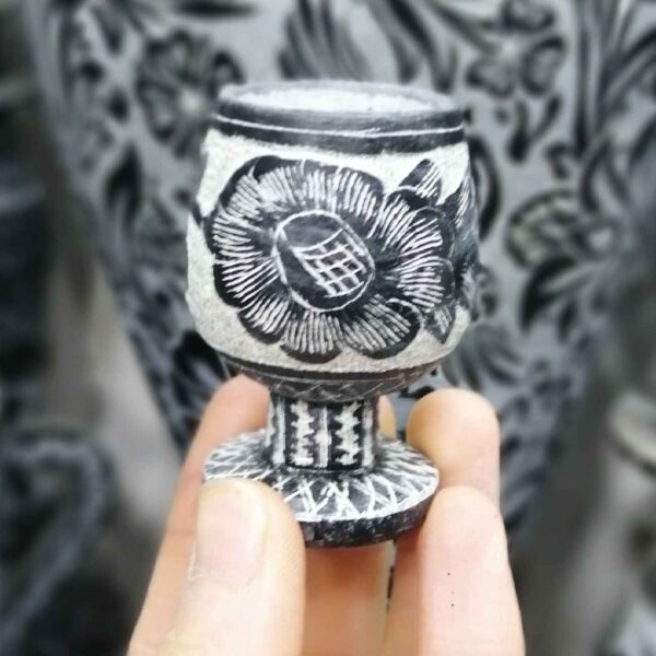 手工石制咖啡杯（带底座与花卉图案，2件套）