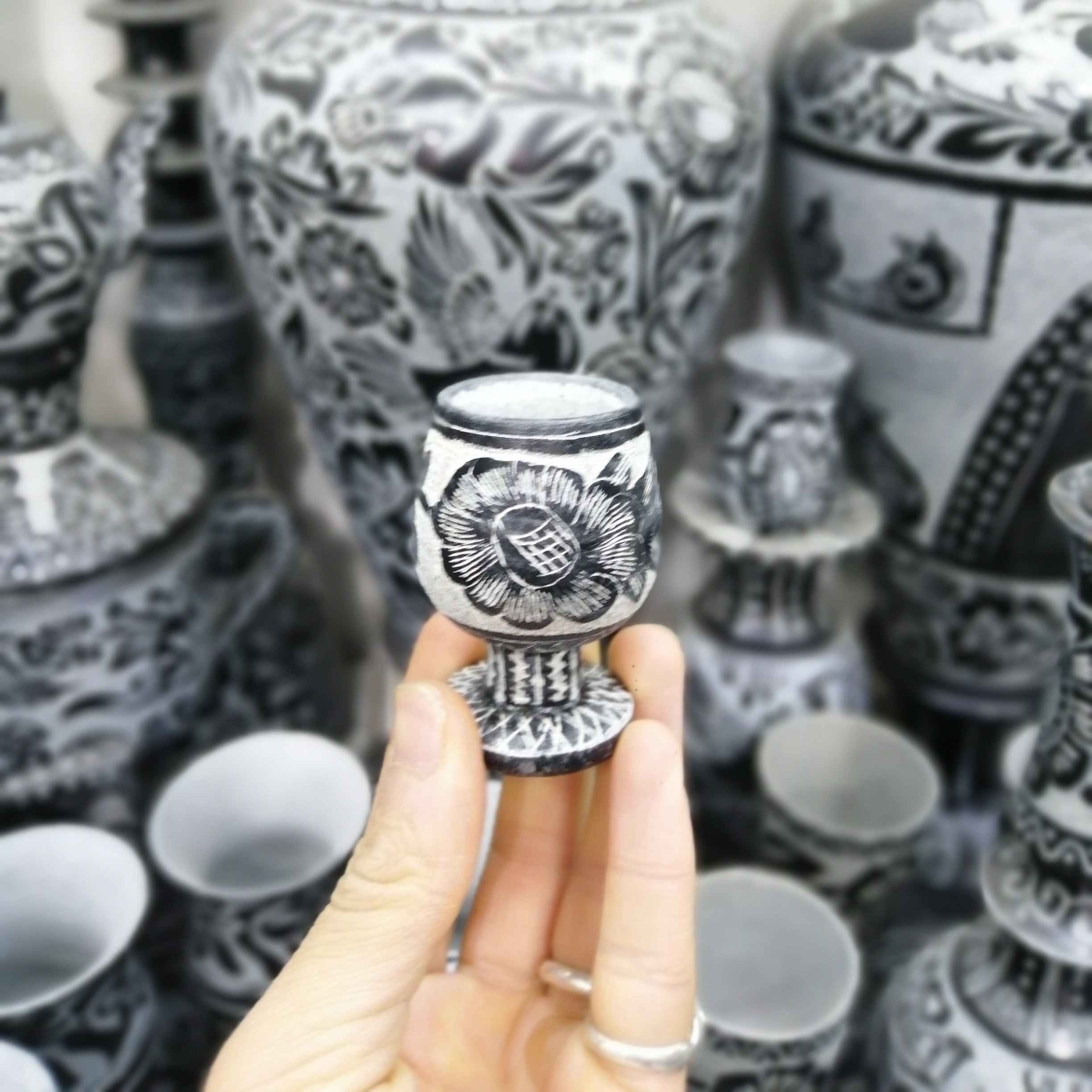 手工石制咖啡杯(带底座与花卉图案,2件套)