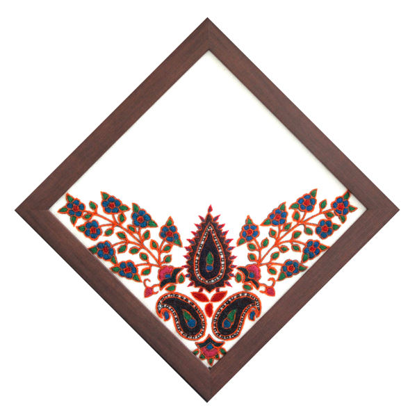 Main image of 波斯刺绣挂毯 – 带框花卉纺织艺术