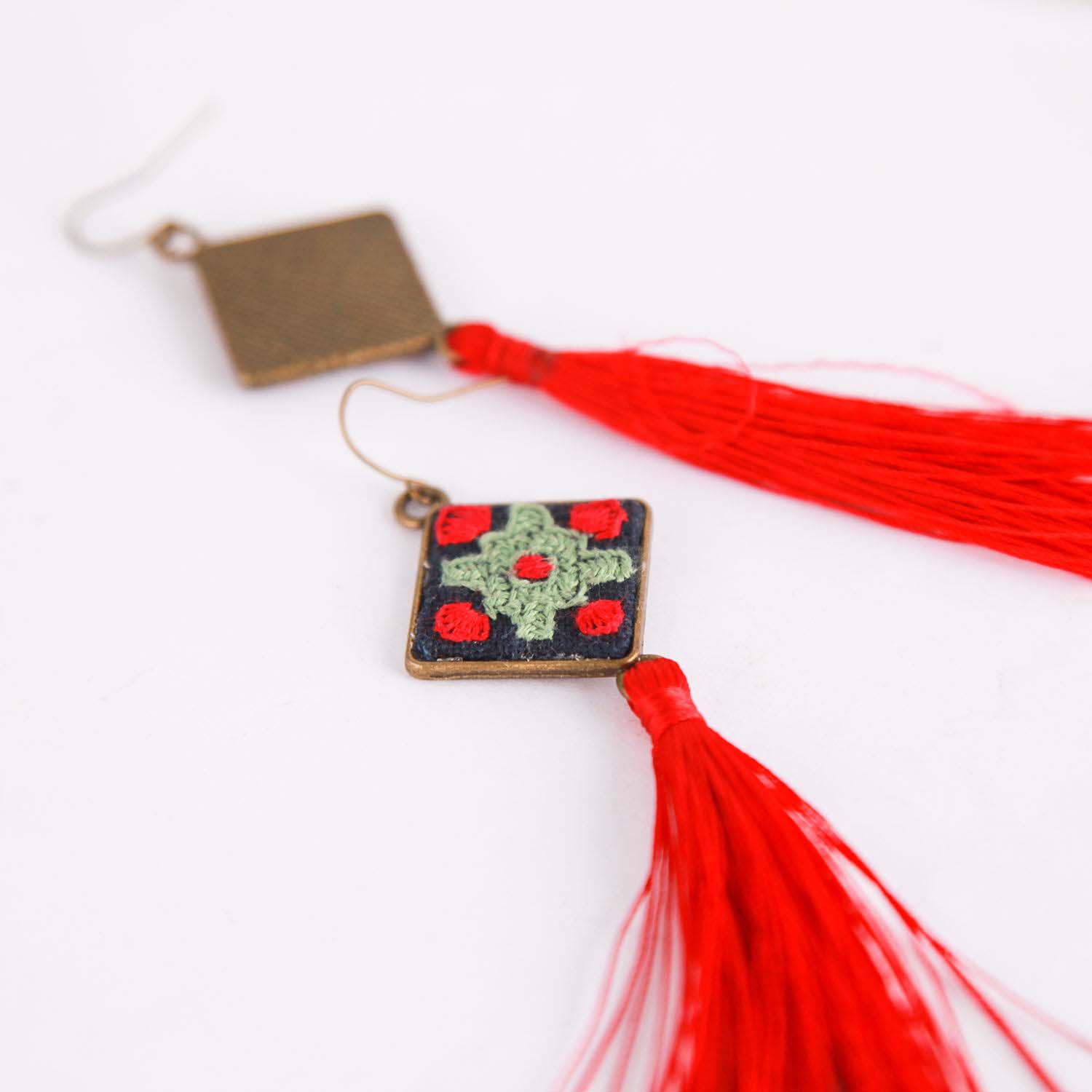 波斯刺绣耳环 – 俾路支传统流苏 Suzani Nura 款