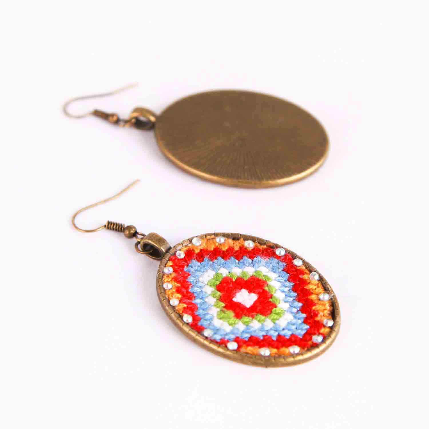 波斯刺绣耳环 – 俾路支传统 Suzani 红花款