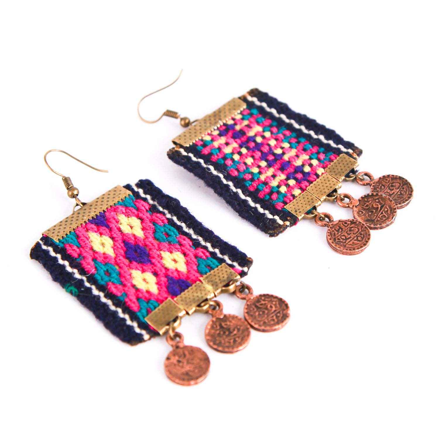 波斯刺绣耳环 – 俾路支传统 Suzani 钱币款