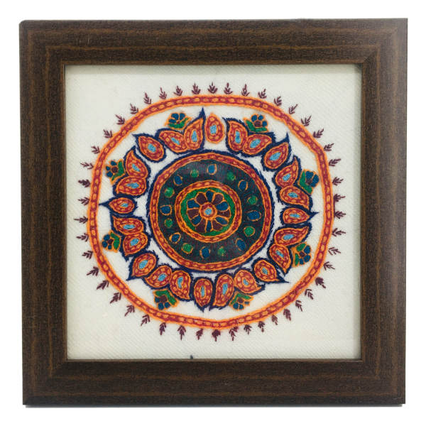 Main image of 波斯刺绣挂毯 – 花卉纺织艺术