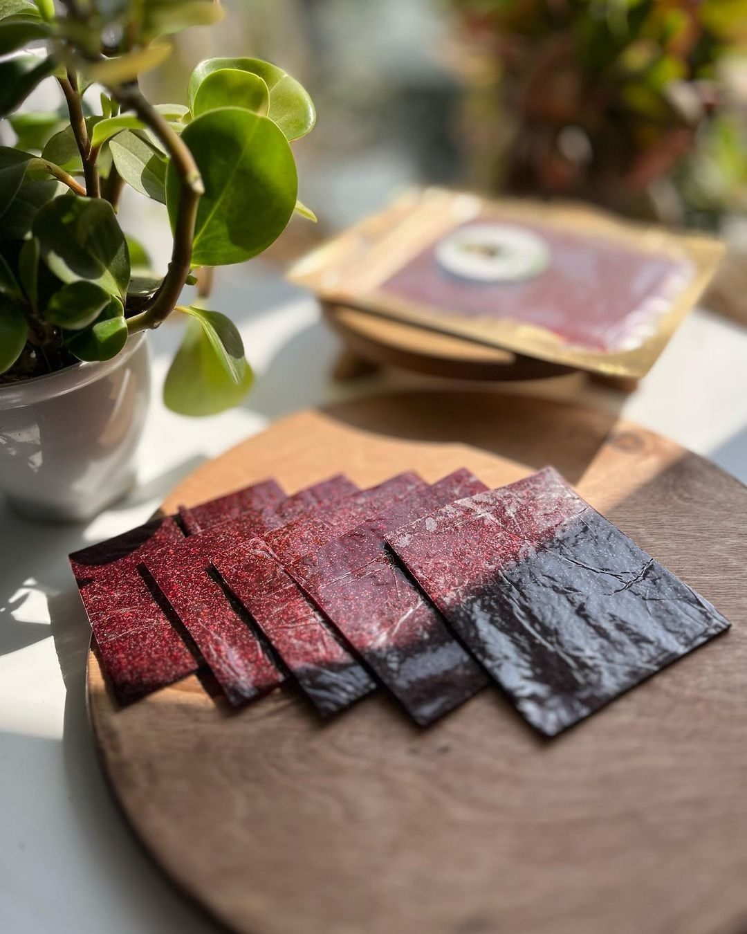 Main image of 传统自制山茱萸波斯酸味水果卷皮 – Lavashak，800克