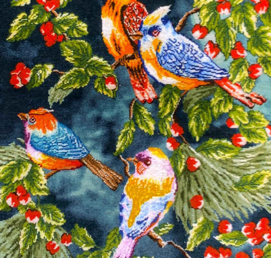 手工结制波斯挂毯 —— 来自塔布里兹，描绘鸟与花