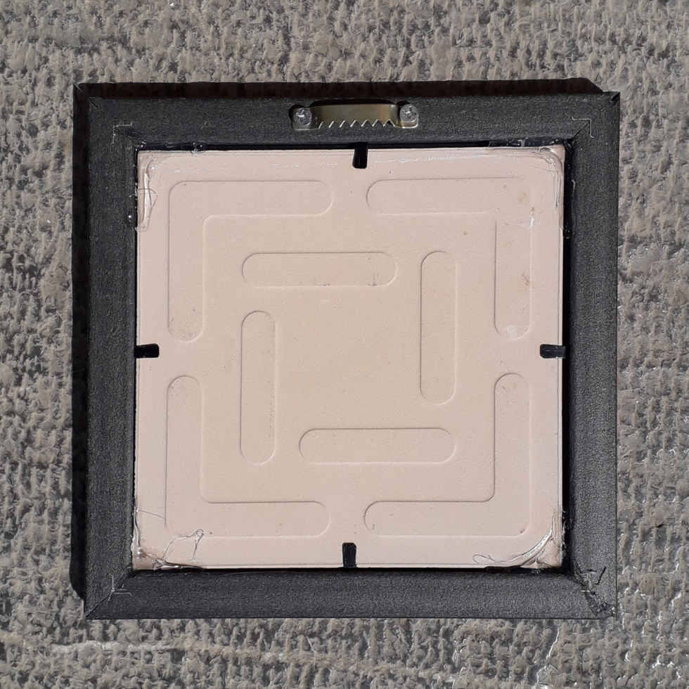 装饰性波斯镶框陶瓷砖 – 恶魔之眼