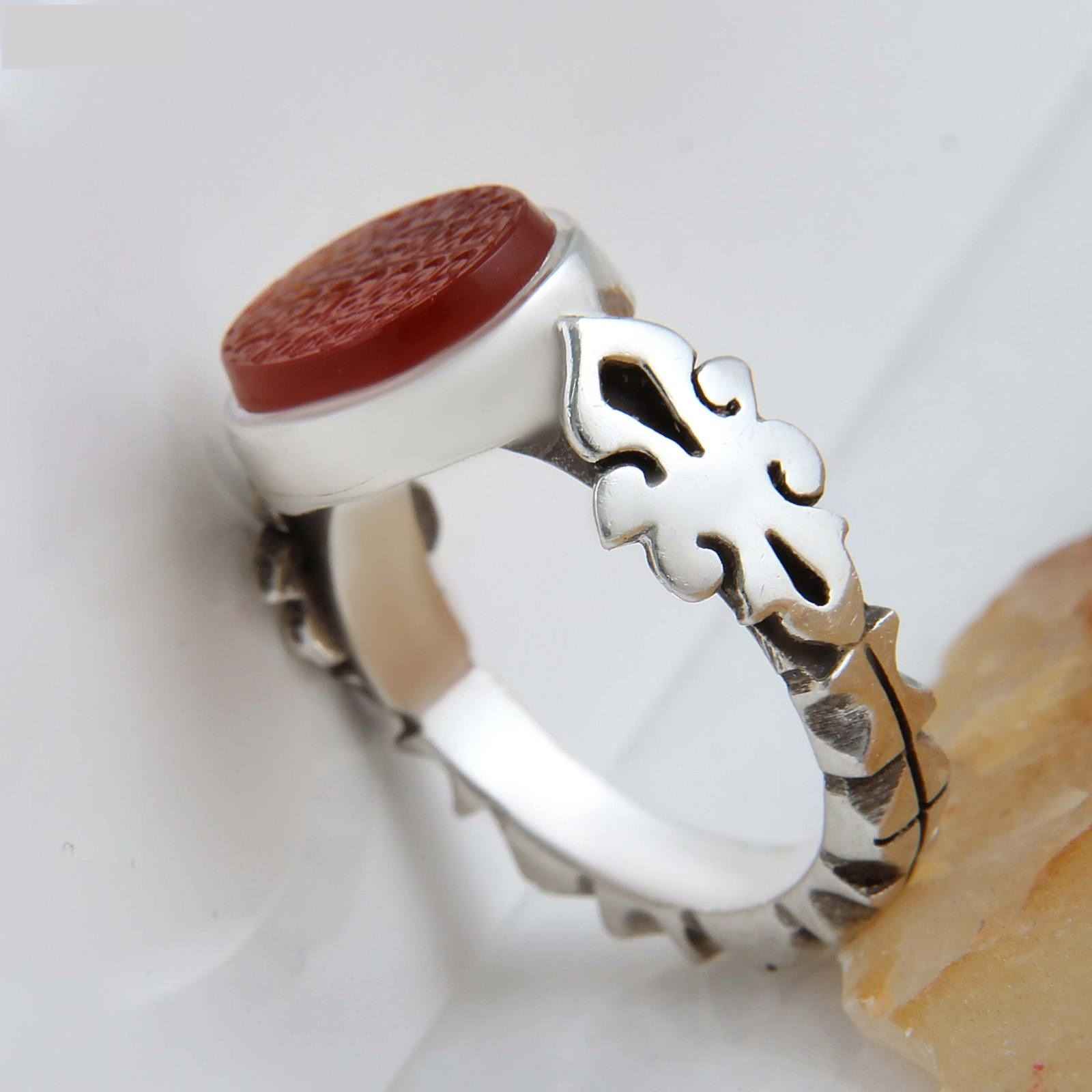 Main image of 伊斯兰也门红玛瑙银戒指 – 男士款 4 Qul