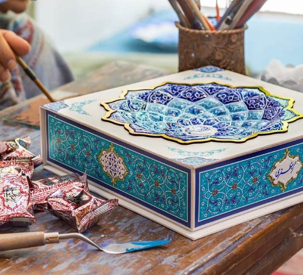 莫扎法里加兹:40%开心果 – 传统伊朗玫瑰水牛轧糖