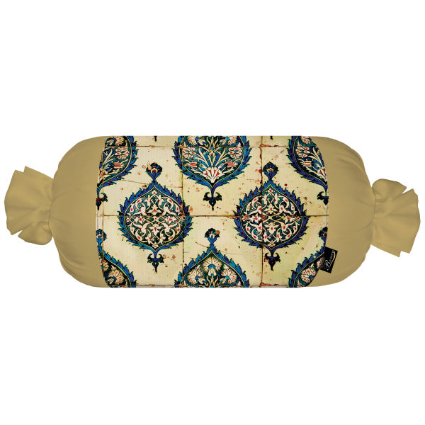 配米色天鹅绒面料的传统波斯圆柱抱枕