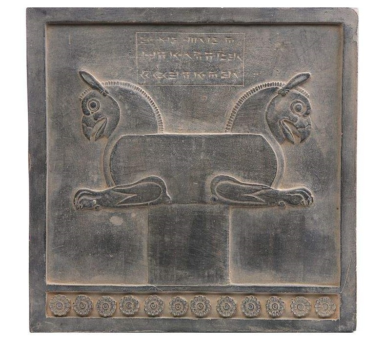 Main image of 柱头鹰雕铭文复制品 – 灵感源于古波斯