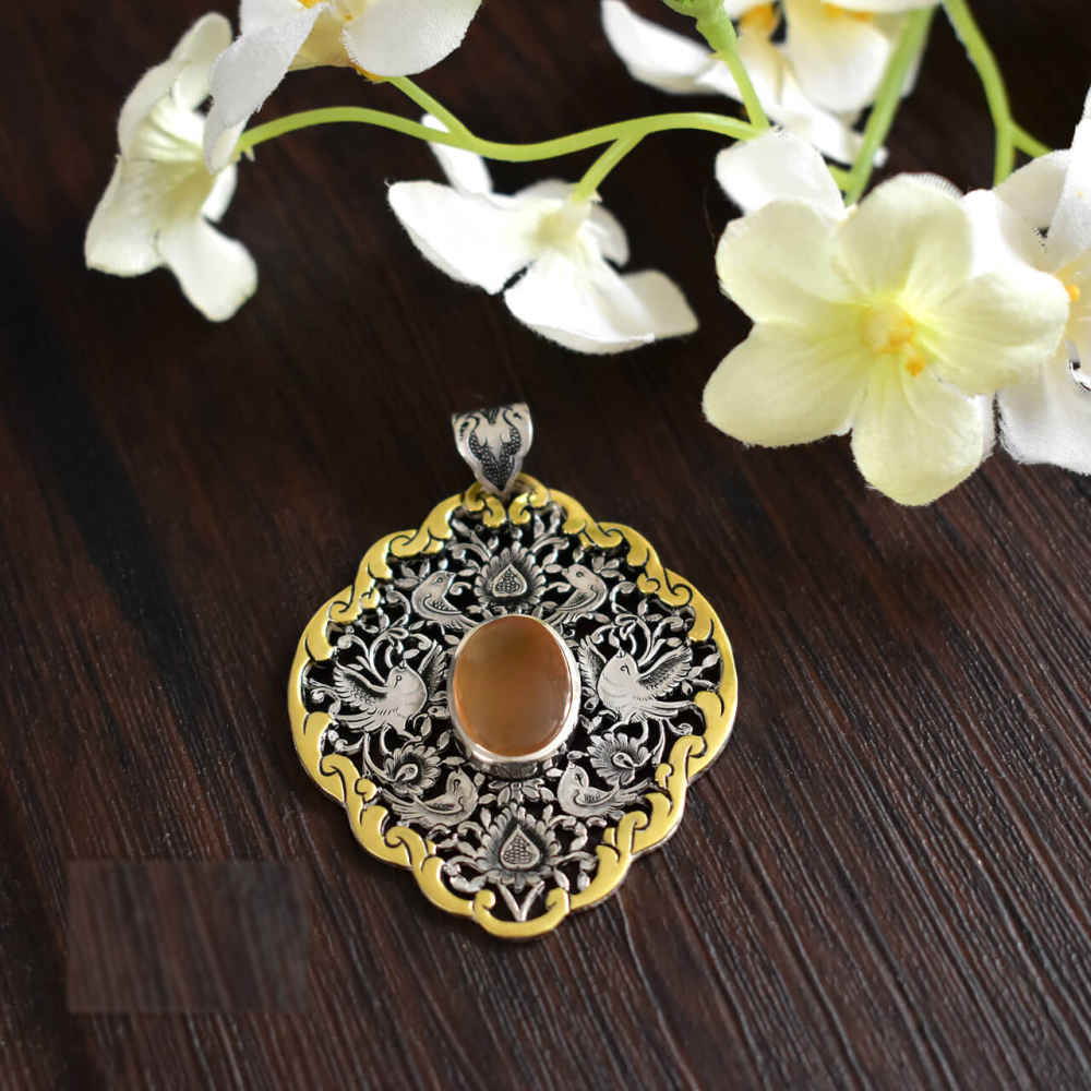 波斯雕刻银吊坠配玛瑙宝石