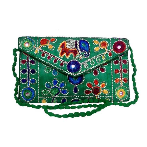 Main image of 民族风刺绣天鹅绒手拿包 – Baluchi 设计（绿色）