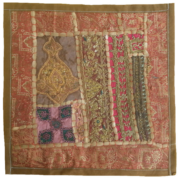 Main image of 刺绣靠垫套 – 粉色苏扎尼设计