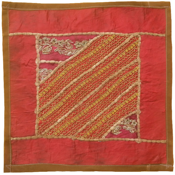 Main image of 刺绣靠垫套 – 红色苏扎尼设计