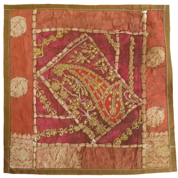 Main image of 刺绣靠垫套 – Taras 苏扎尼设计