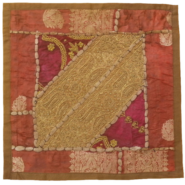 Main image of 刺绣靠垫套 – 粉色苏扎尼设计