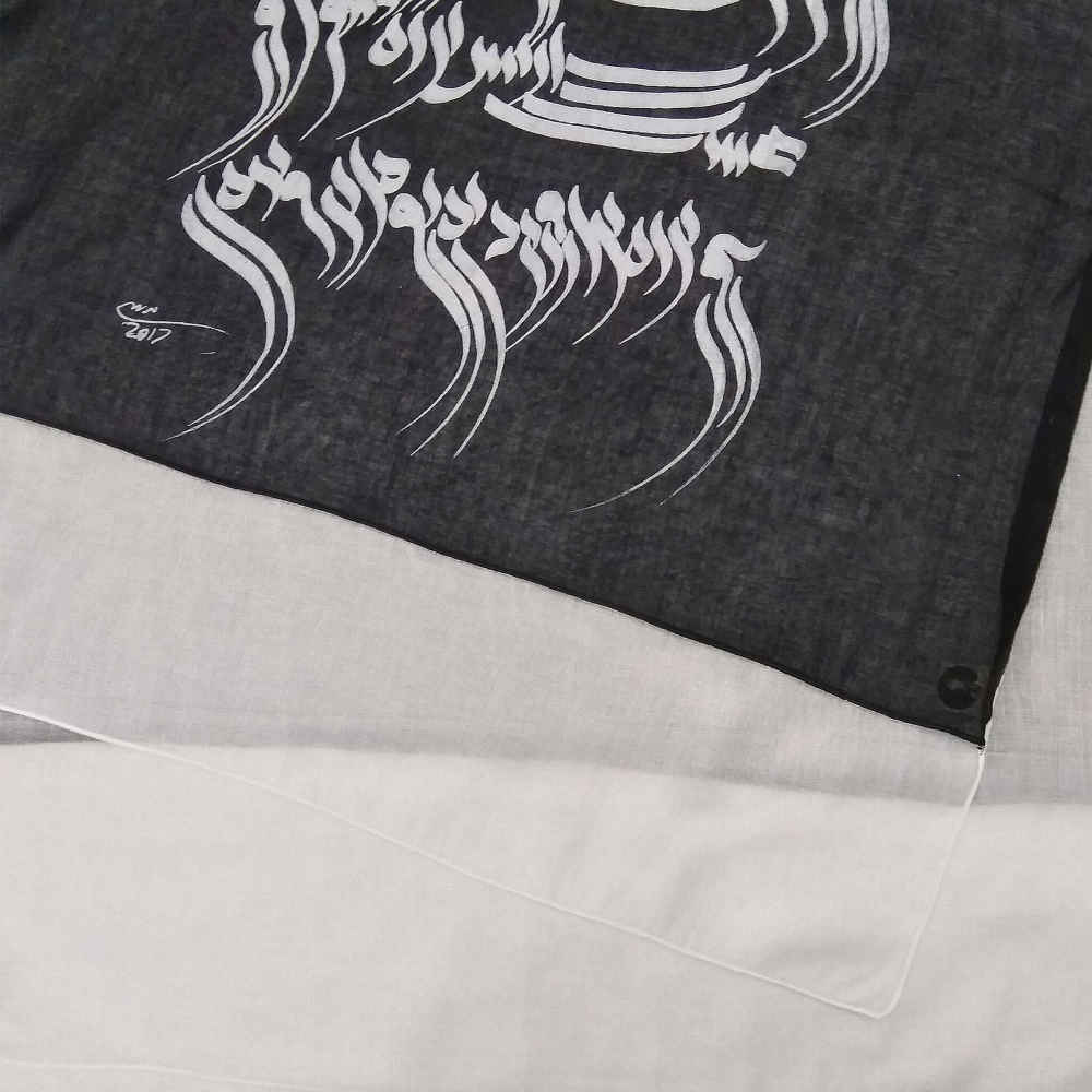 女士波斯印花披肩 – 艺术轻盈书法 Azal