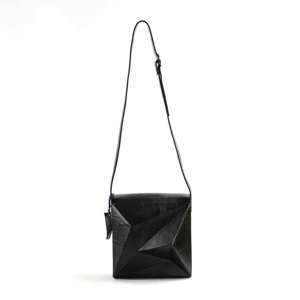 Main image of 奢华手工皮革斜挎单肩包 – 3D 款