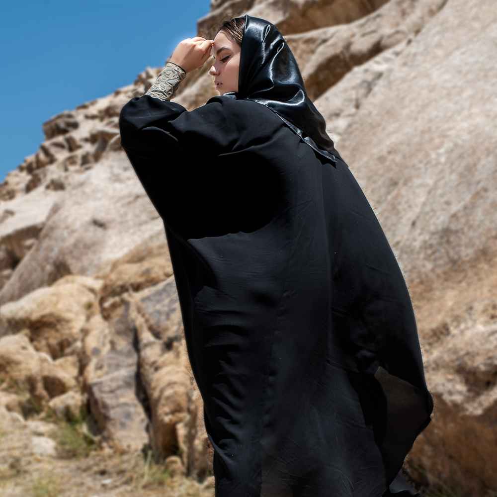 优雅蝴蝶阿巴亚女装 — 波斯风格设计