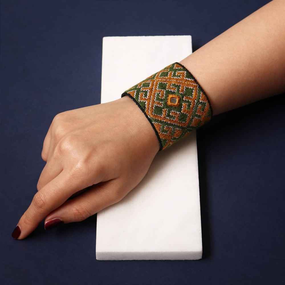 Main image of 波斯刺绣手链 – Kiana款式