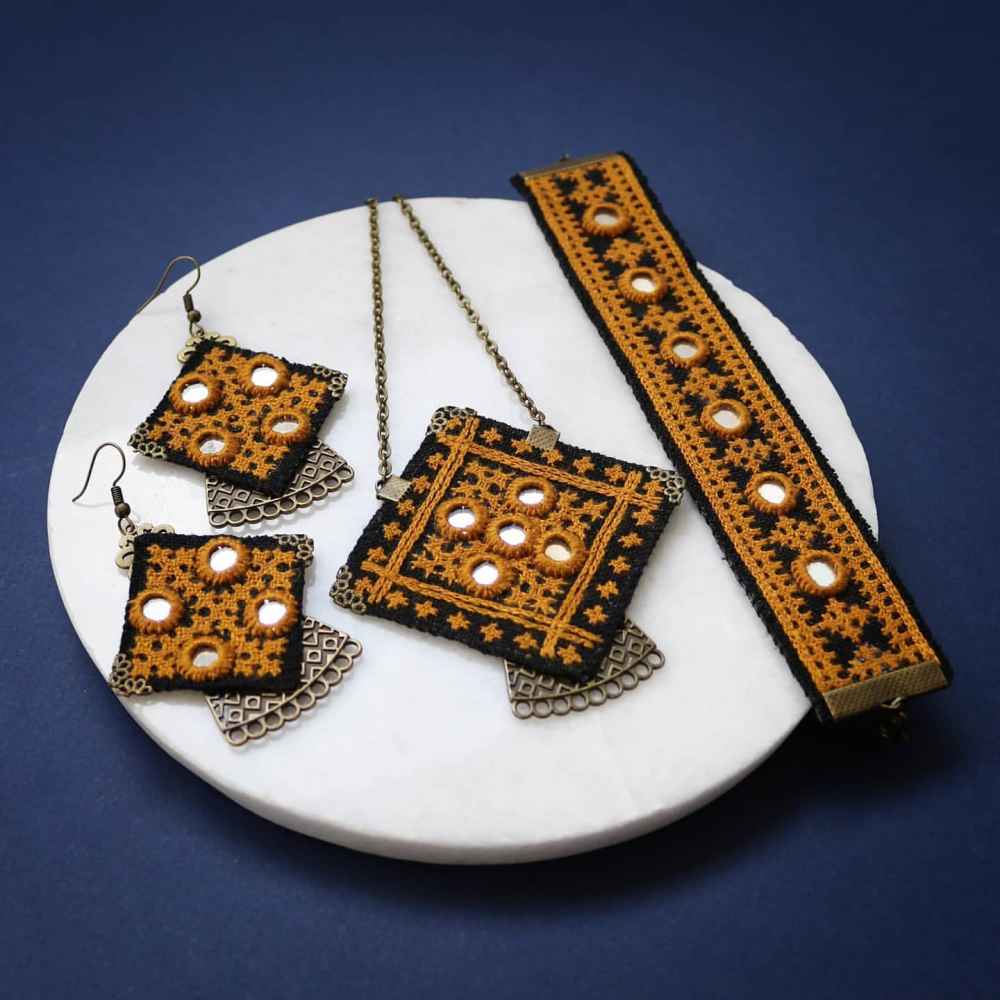 波斯刺绣项链、手链与耳环套装 款式：Ayneh Kari