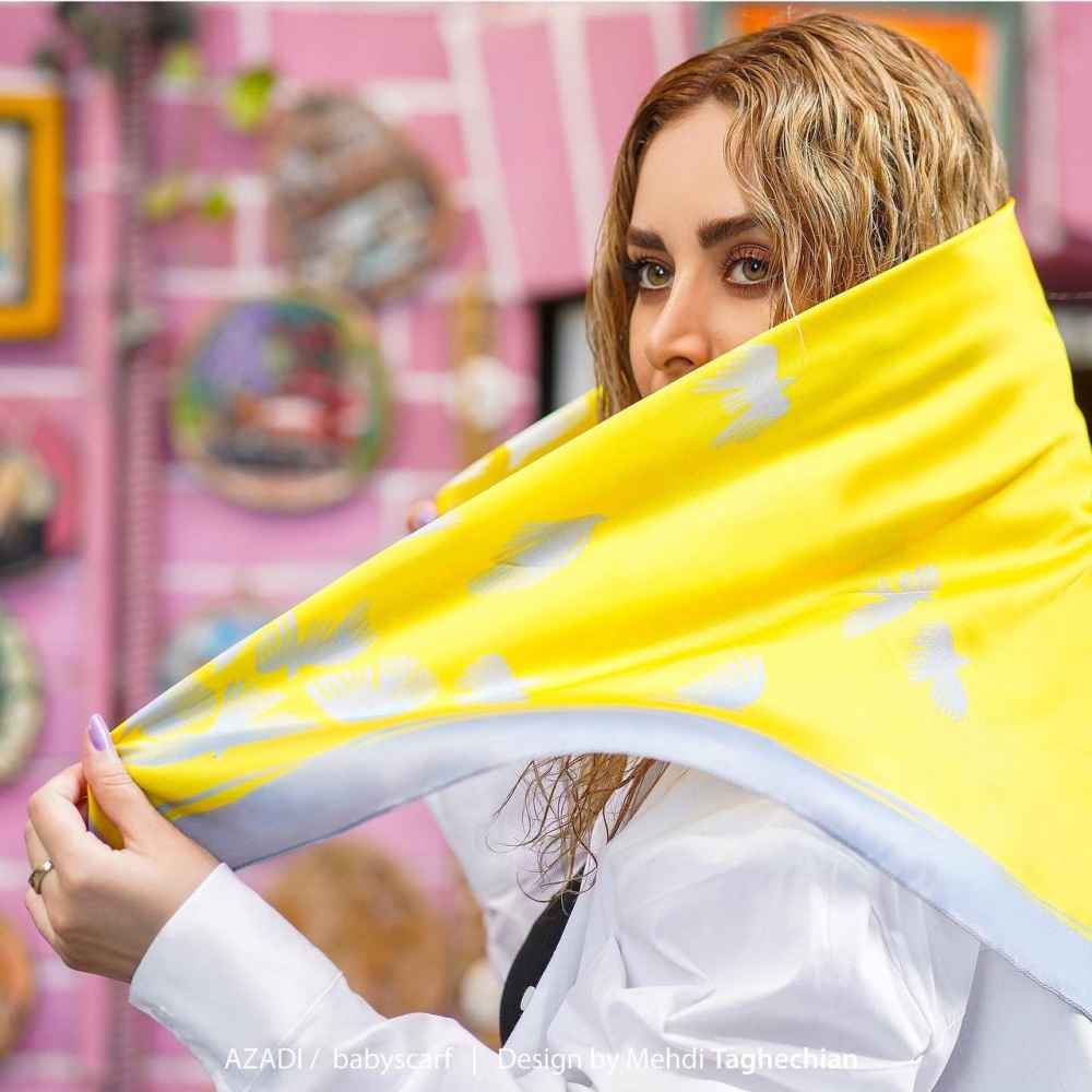 女士丝质迷你围巾 – 艺术印花豪华鲜艳 Azadi 款