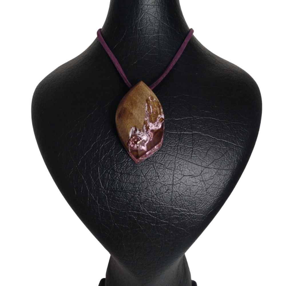 Main image of 木与树脂项链 手工艺术 大胆风格 Mountain