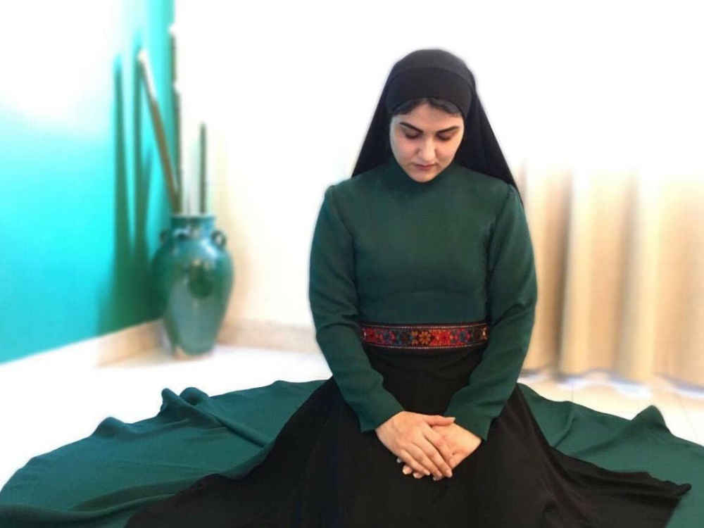 女式托钵僧舞裙套装 – 优雅实用