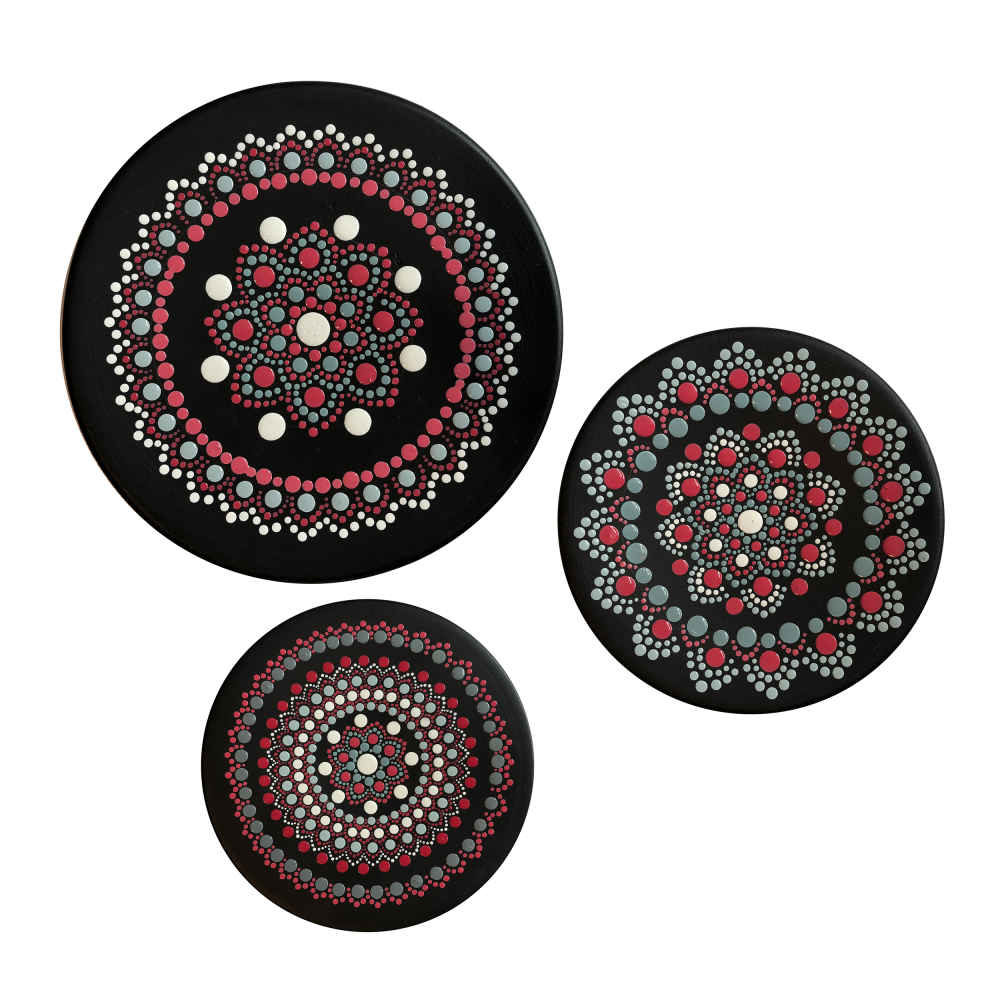 Main image of 装饰陶瓷盘——手绘点绘艺术“玛丽亚姆”款