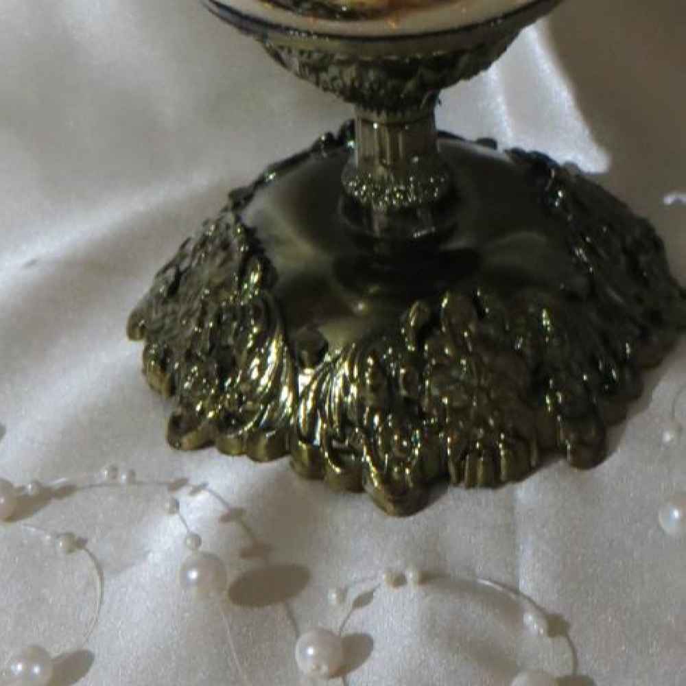 波斯手绘装饰鸵鸟蛋壳 —— 孔雀图案