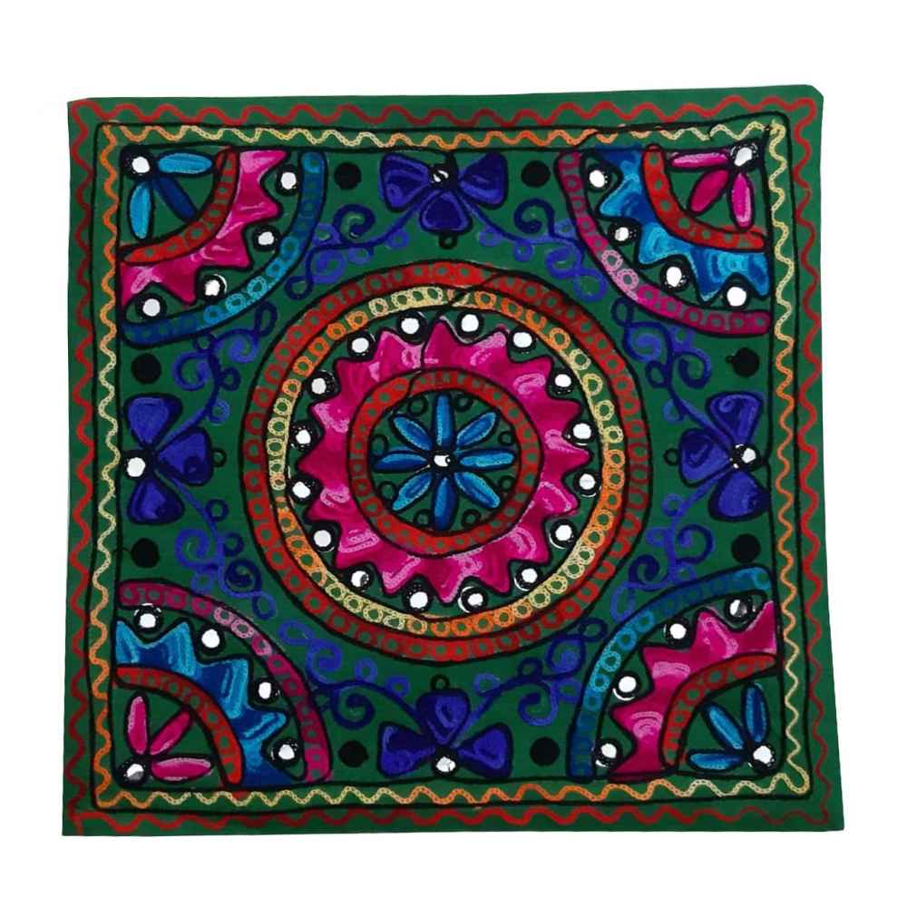 Main image of 刺绣靠垫套 – 莫娜苏扎尼设计