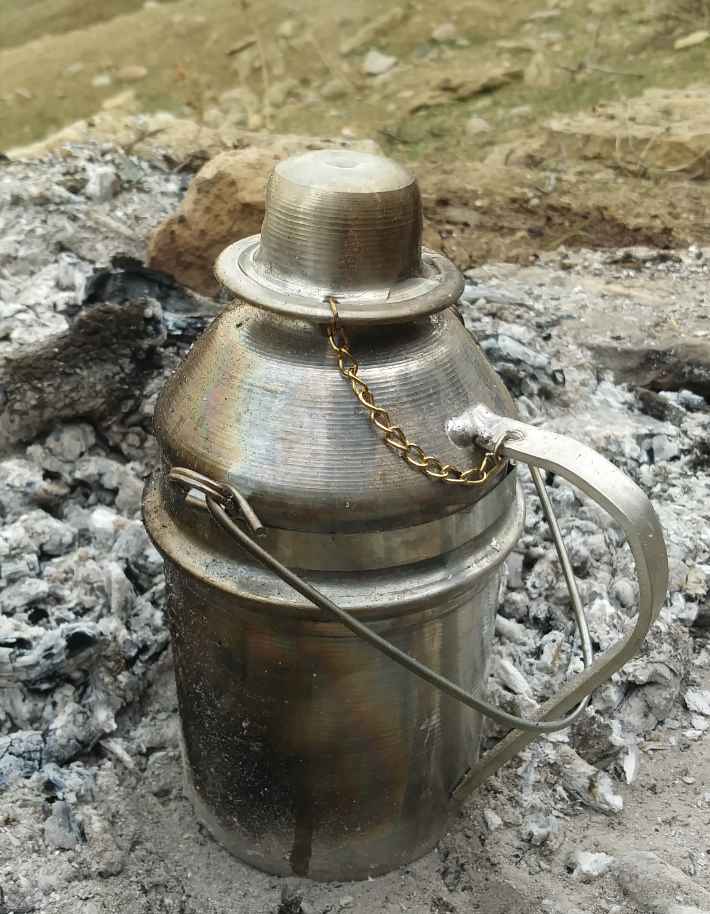 轻便 0.8 升户外露营水壶 – 紧凑且篝火理想选择