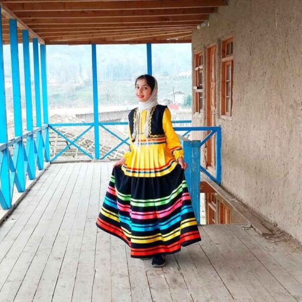 波斯女孩传统吉拉基服饰套装