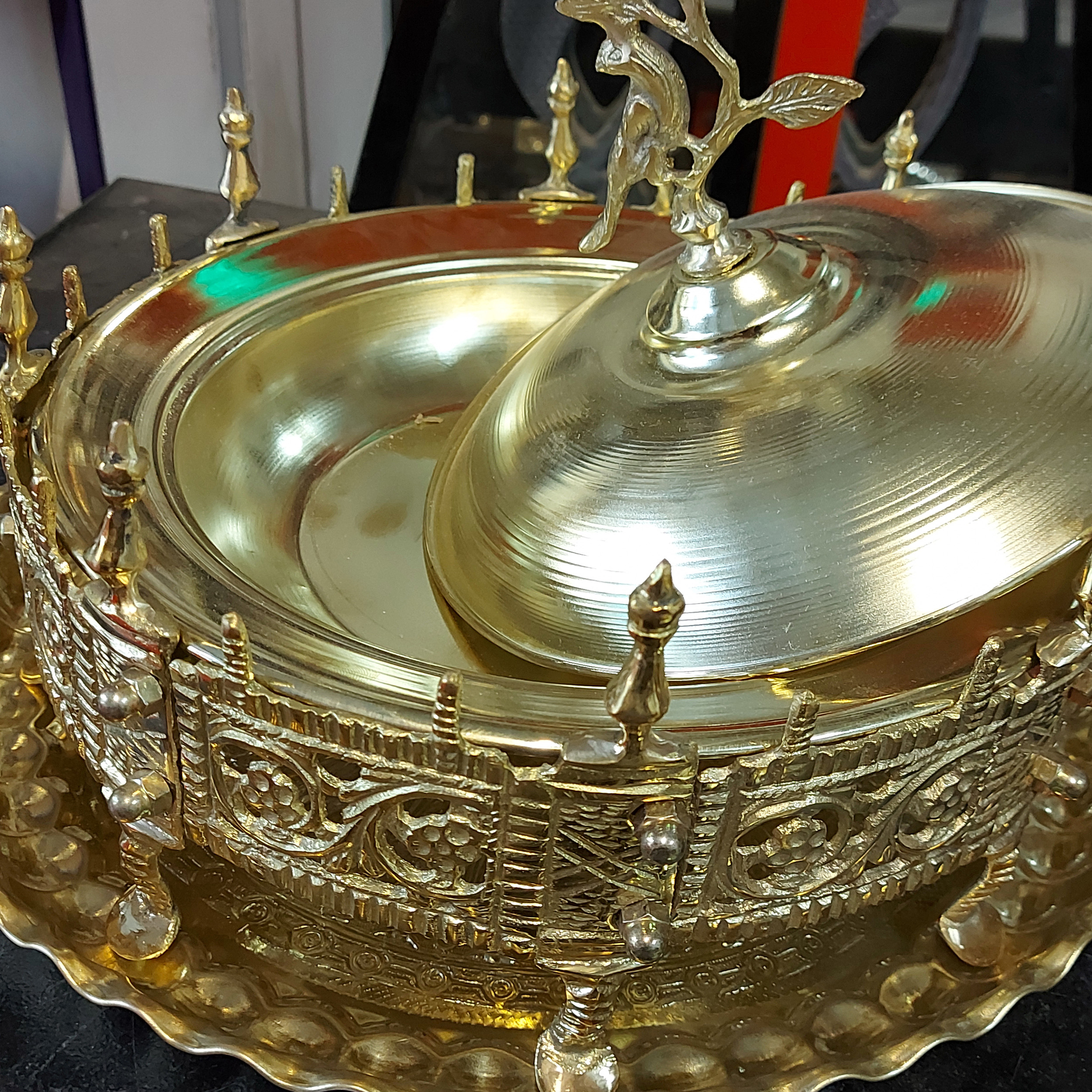 波斯 Manghal Esfand 与 Bakhoor 烟熏炉 – 雕刻黄铜花鸟款