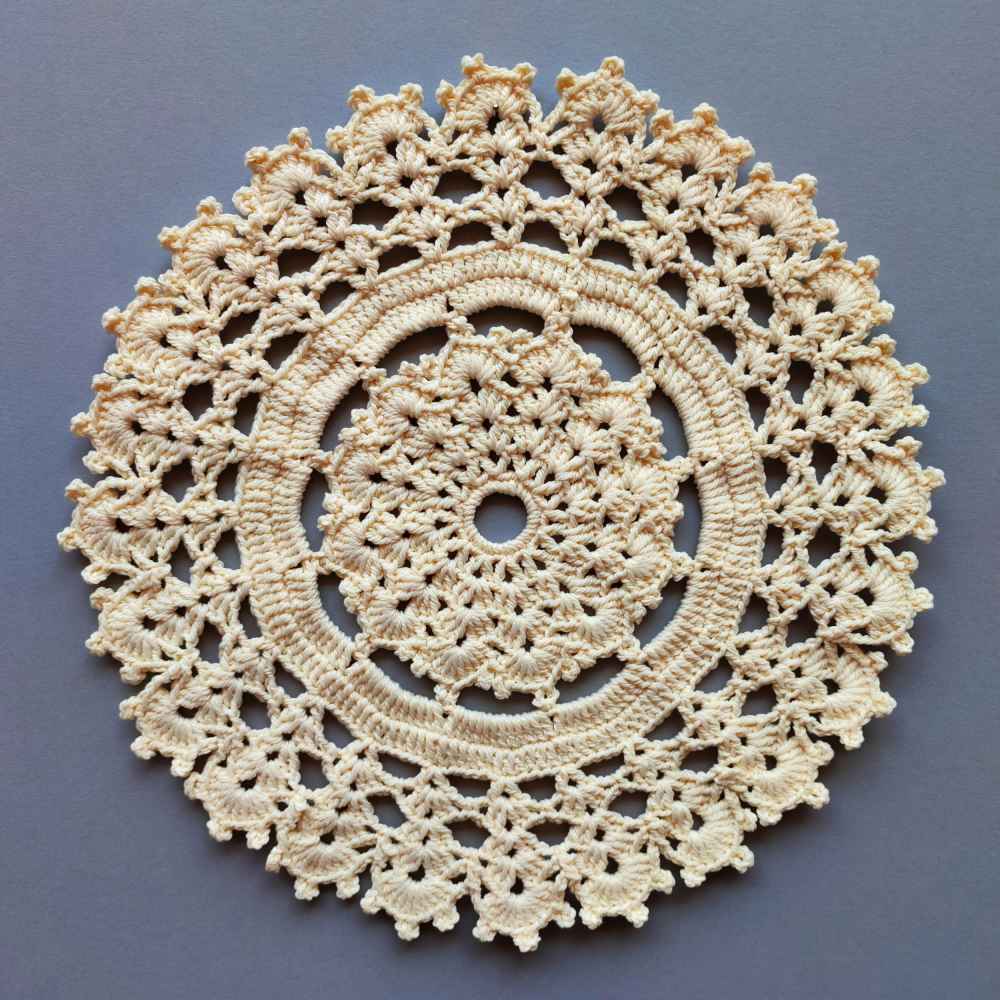 Main image of 钩针手工编织桌布 模型 奶油色款