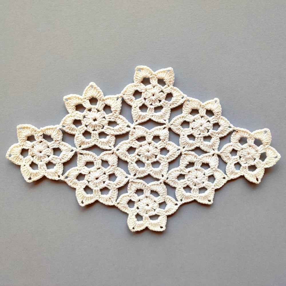 Main image of 钩针手工编织桌布 模型 Mino 款