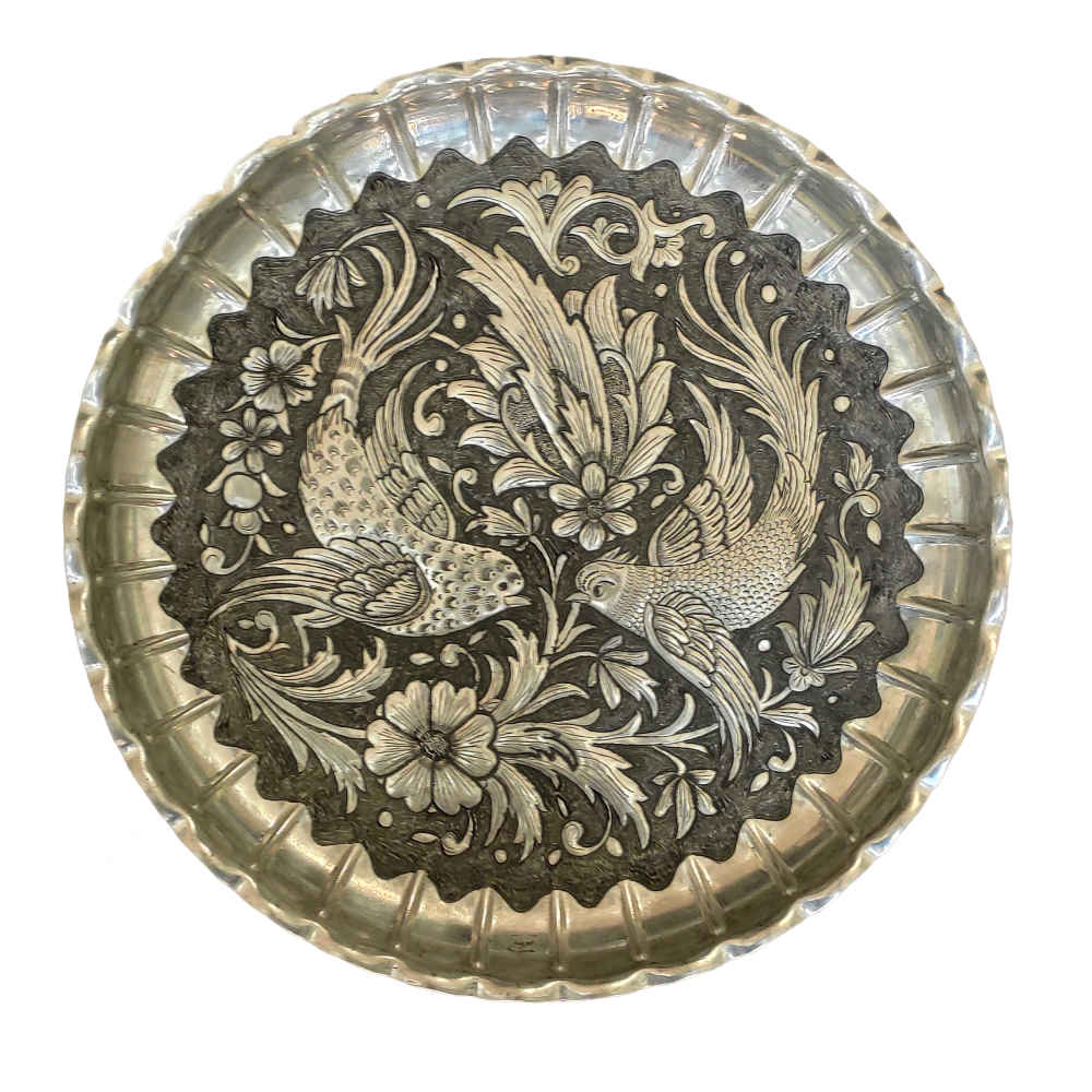 Main image of 装饰性铜托盘 – 波斯浮雕工艺 “飞翔”