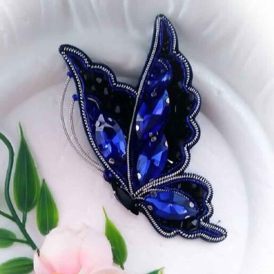 Main image of 手工女士串珠胸针别针 – Parva款