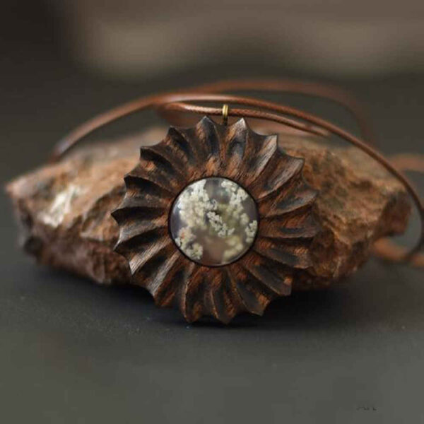 雕刻木吊坠配玛瑙宝石 手工艺术 Blossom