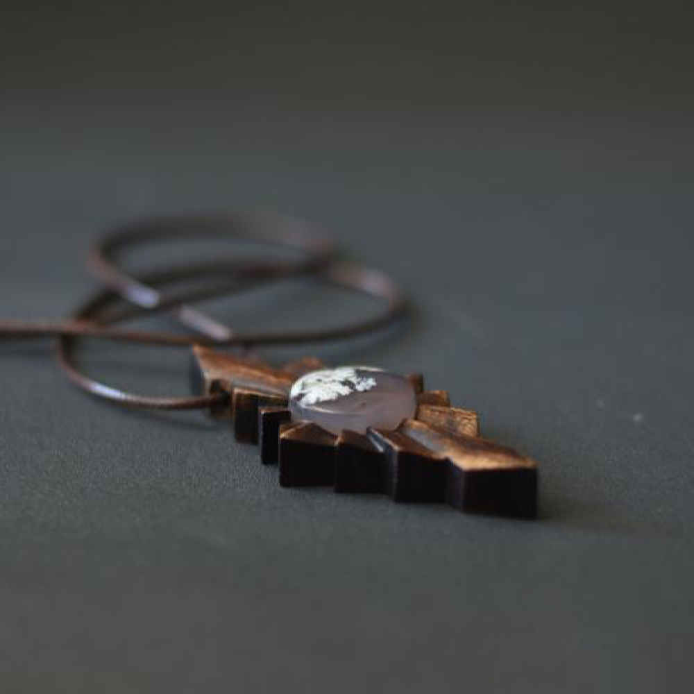 雕刻木吊坠配玛瑙宝石 手工艺术 Chakameh