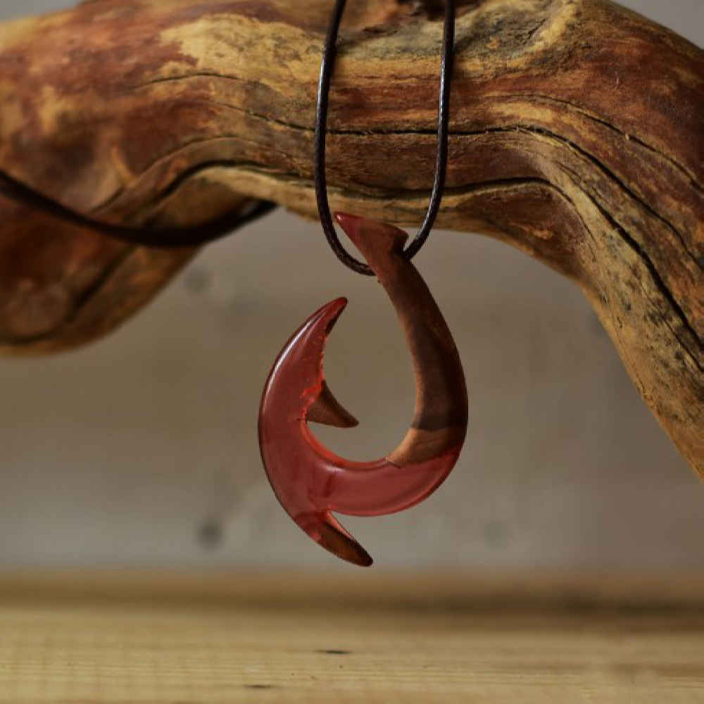 Main image of 雕刻木吊坠配树脂 手工艺术 Gholab