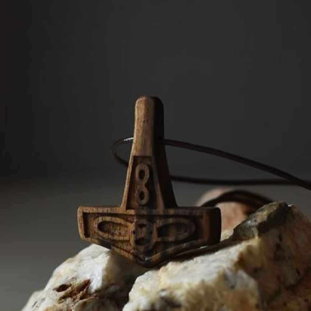 Main image of 雕刻木吊坠 手工艺术风格 无限