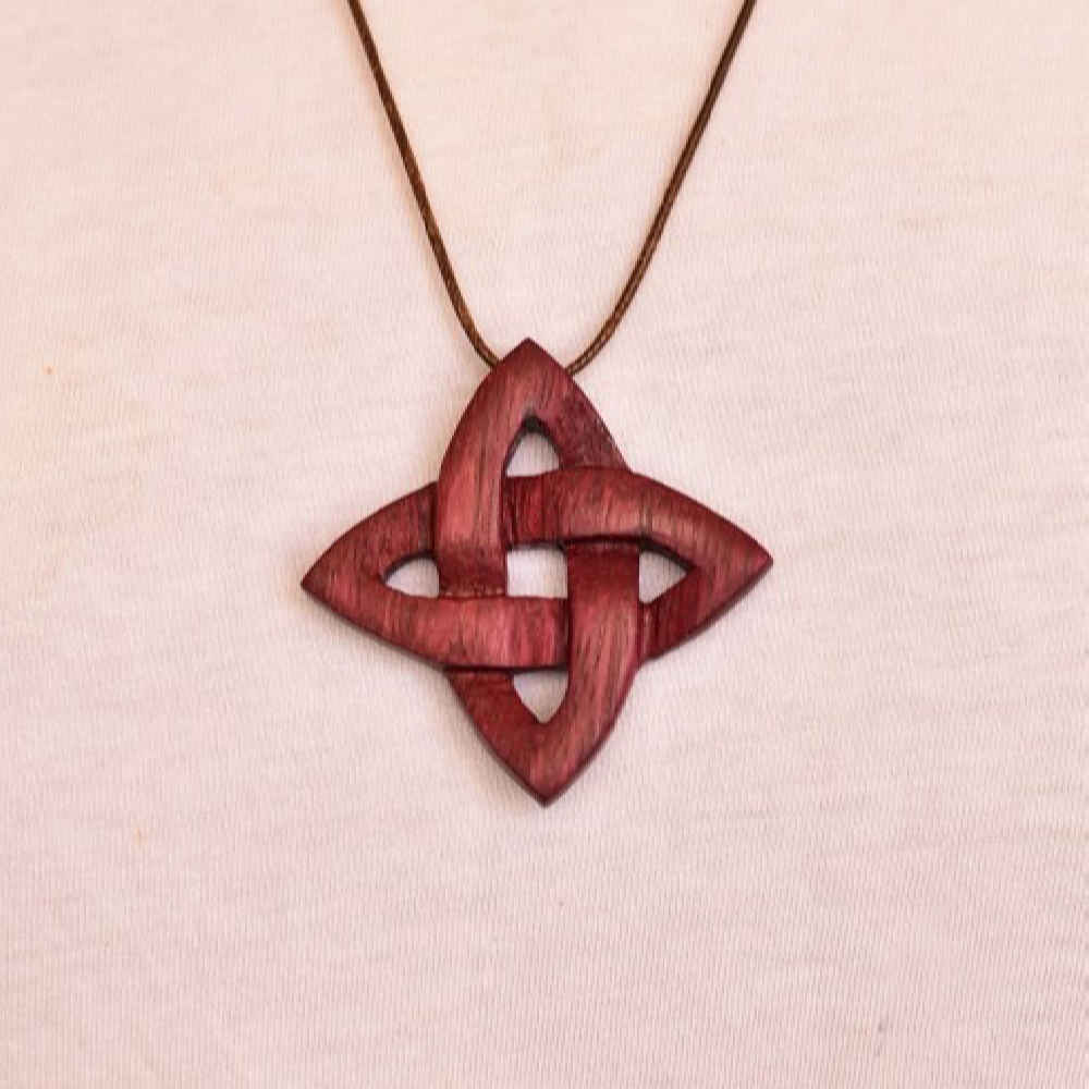Main image of 雕刻木吊坠 手工艺术风格 星星